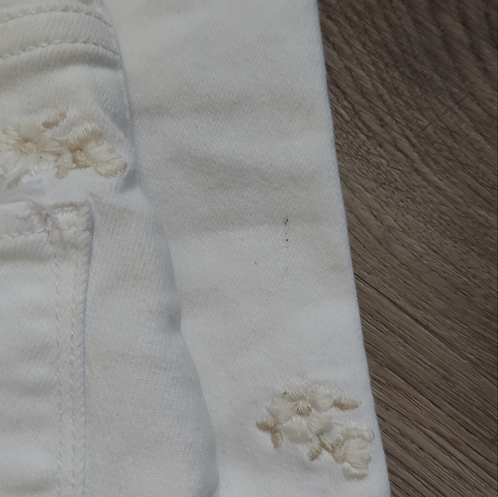 Abercrombie & Fitch White And Cream High-Rise Jeans - Picture 6 of 7